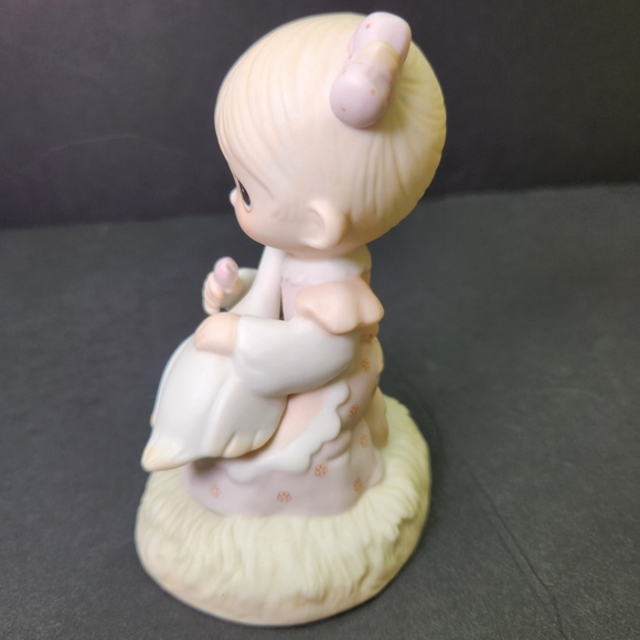 Vintage 1980 Precious Moments Figurine "God Is Love" with Swan E-5213 - Picture 4 of 6